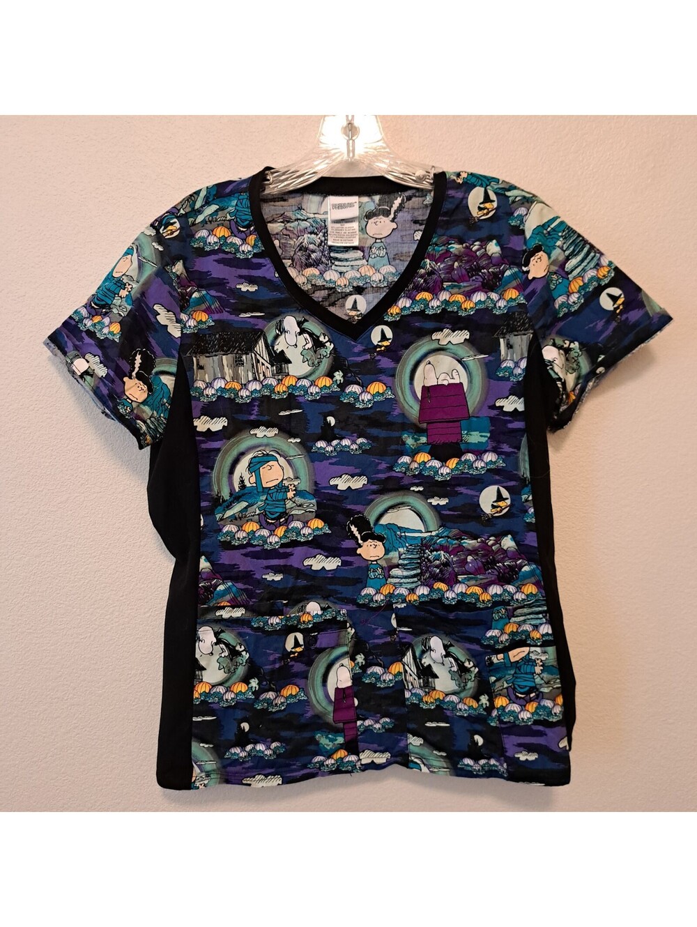 Peanuts Themed Women's Medium V-Neck Short Sleeve Top Cartoon Print